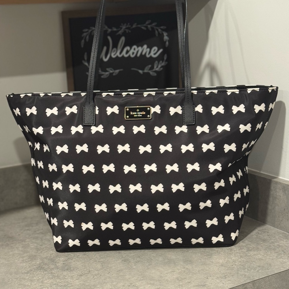 Kate Spade Wilson Bow Margareta Tote-Excellent Pre-Owned Condition!! - Picture 2 of 13